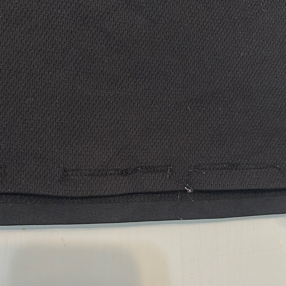 GAP Black and White Short Sleeve Tee with Signature Logo - Picture 8 of 10